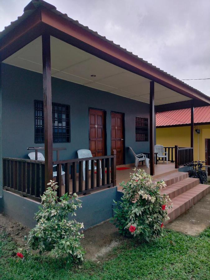 Restu Chalet Tioman Kampong Ayer Batang Ngoại thất bức ảnh